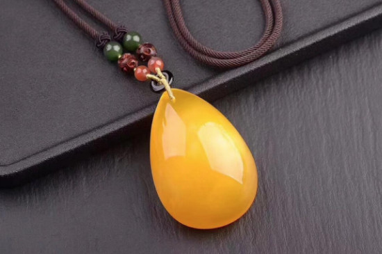 用紫光燈怎么看蜜蠟的真假