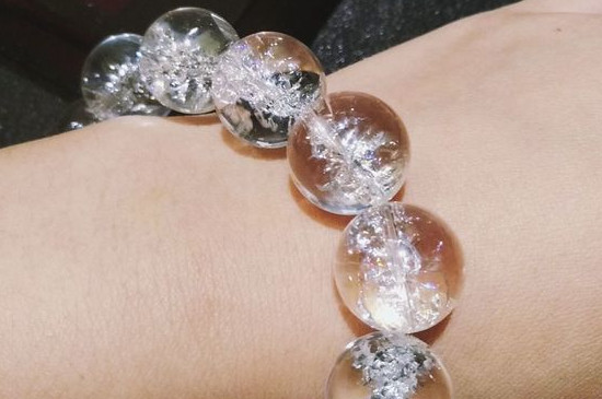 女人戴白水晶戴哪個手