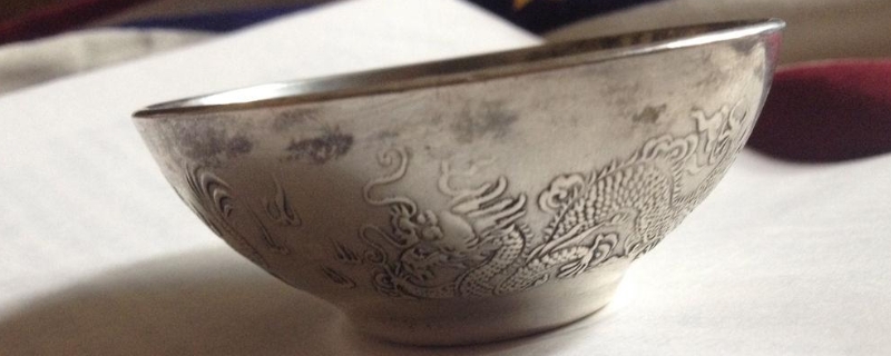 假銀碗用什么東西做得那么重