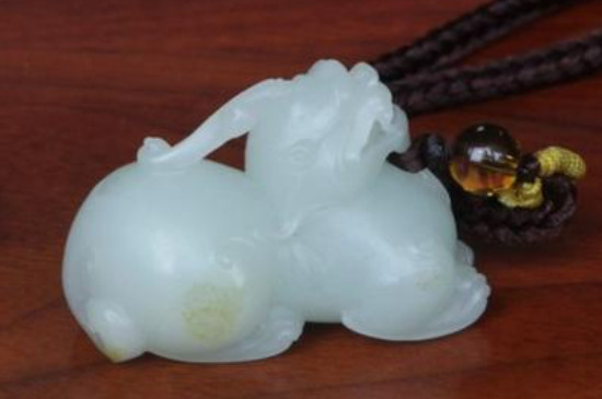 女人佩戴貔貅有什么講究與禁忌