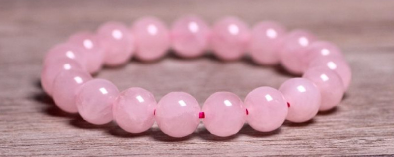 女生粉水晶戴左手還是右手