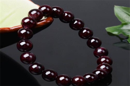 紫牙烏石榴石產(chǎn)地