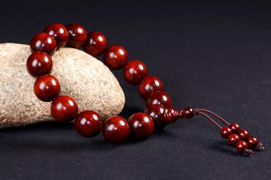 小葉紫檀手串保養(yǎng)用抹油嗎