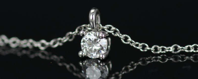 白金項(xiàng)鏈臟了在家怎樣清洗