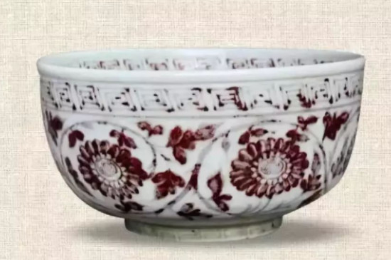 元代釉里紅瓷器最明顯的特征