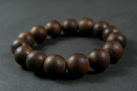 沉香手串如何盤玩保養(yǎng)