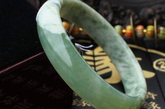 岫玉的功效與作用，岫玉對(duì)人的好處