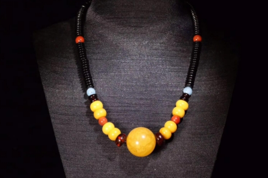 蜜蠟越戴顏色越深是為什么