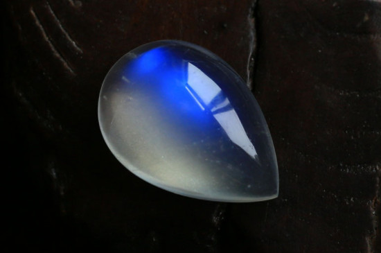 如何看月光石是否注膠