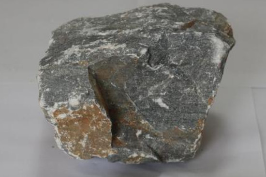 綠松石半生礦是什么