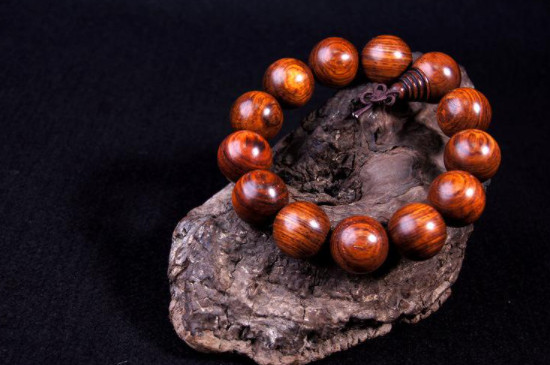 黃花梨手串臟了怎么清洗