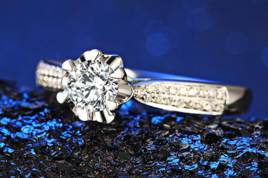 右手食指戴戒指意義男