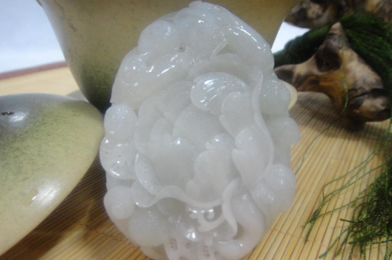 獨山玉與和田玉的區(qū)別與鑒別