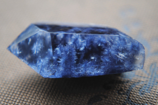 藍(lán)發(fā)晶藍(lán)線石區(qū)別