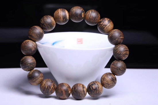 沉香可以長(zhǎng)期貼身佩戴嗎