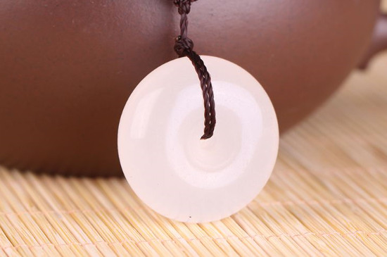 金絲玉平安扣怎么辨別真假