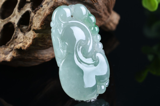 翡翠有裂紋還能戴嗎