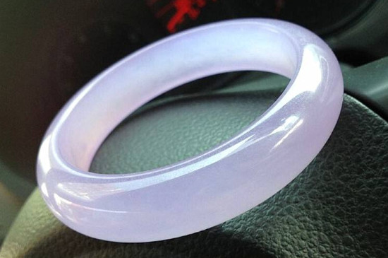 月光石能和玉一起嗎