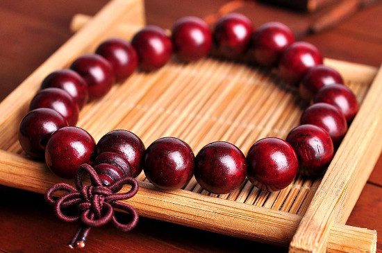 酸枝木和小葉紫檀鑒別方法