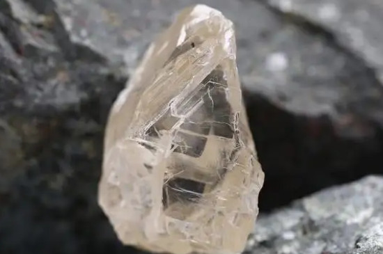 鉆石原石表面特征