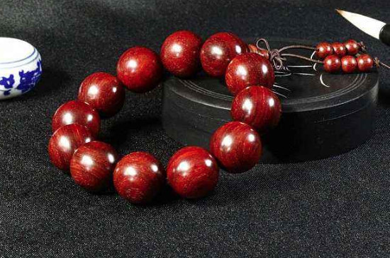 紫檀手串的作用與功效