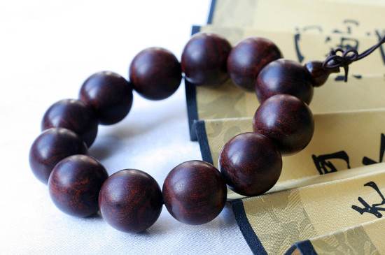 如何辨別海南黃花梨和越南黃花梨，黃花梨特性