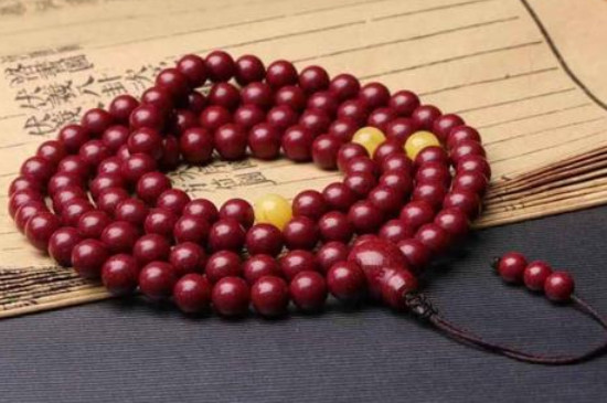 南紅瑪瑙和朱砂的區(qū)別