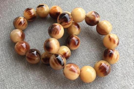 牦牛角手串為什么有紅色