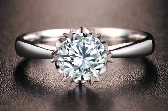 鉆石里面有個(gè)小黑點(diǎn)是什么情況?