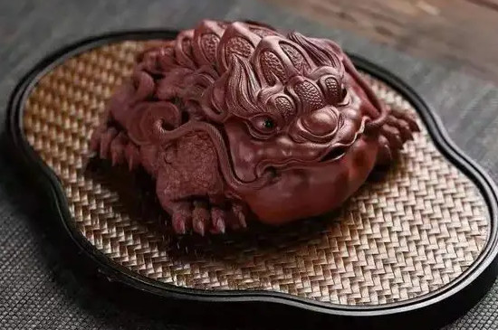 金蟾上的灰可以隨便擦嗎