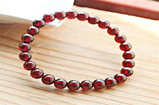 紫牙烏石榴石真假鑒別