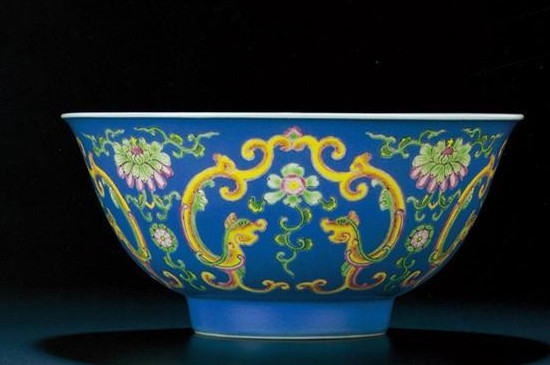 乾隆琺瑯彩瓷器的鑒定特征