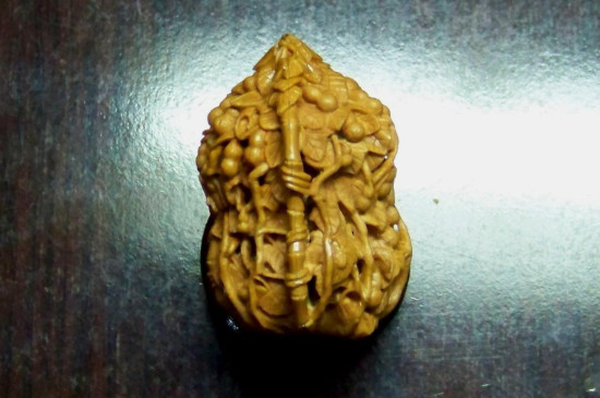 文玩核桃多大尺寸合適