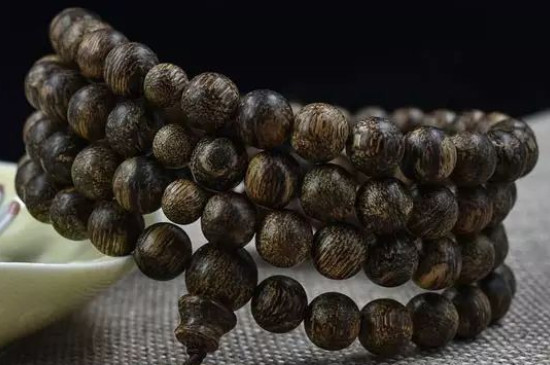 女人沉香手串戴哪個(gè)手