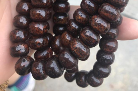 黑金玉化菩提是天然的嗎