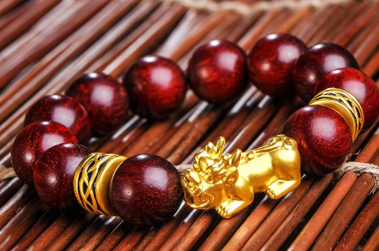 小葉紫檀貔貅手串戴哪只手