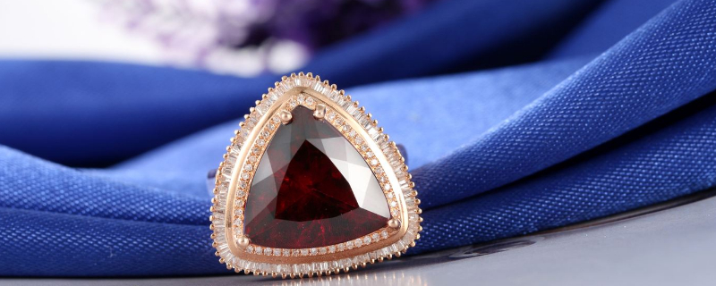 碧璽可以戴右手嗎