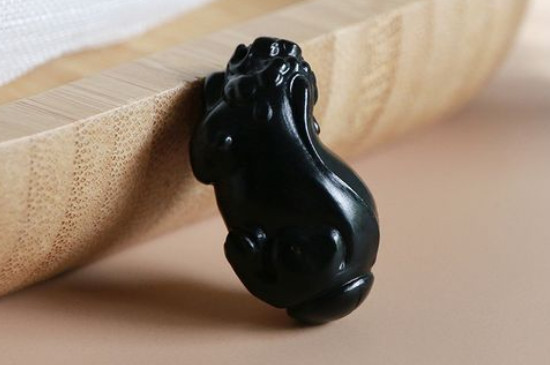 墨玉籽料與墨玉山料的區(qū)別