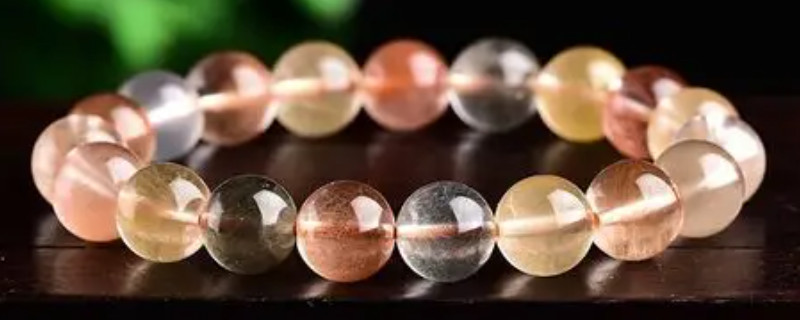 彩發(fā)晶戴哪只手