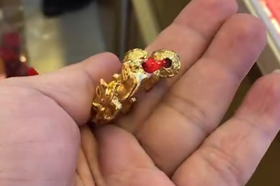 貔貅帶左手嘴是朝哪邊