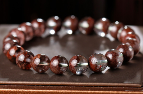 紅膠花水晶會越戴越紅嗎