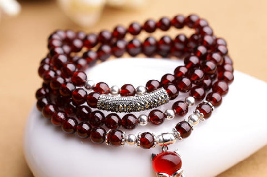 紅石榴手鏈對女人的好處和作用