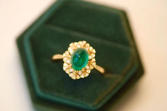 祖母綠和翡翠有什么區(qū)別