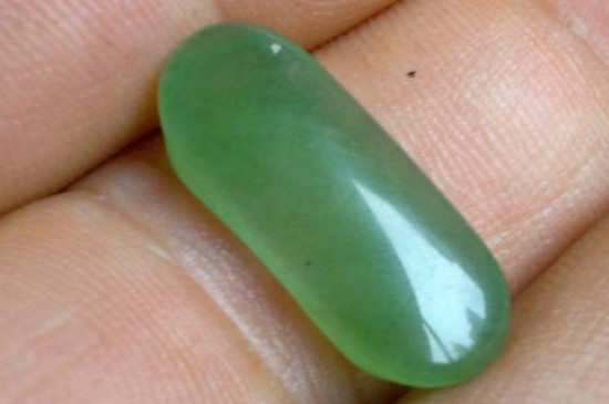 玉髓與玻璃種翡翠的區(qū)別