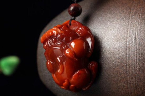南紅瑪瑙戴在左手還是右手