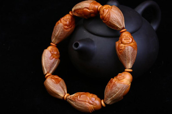 橄欖核手串需要經(jīng)常刷油嗎