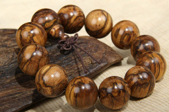 沉香最簡(jiǎn)單的鑒別方法，鑒別沉香的方法