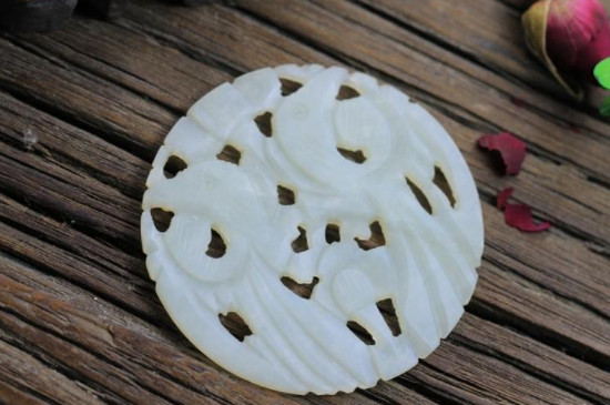 遼寧岫玉什么顏色貴