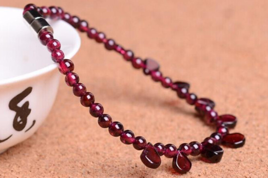 石榴石的功效與作用與佩戴方法