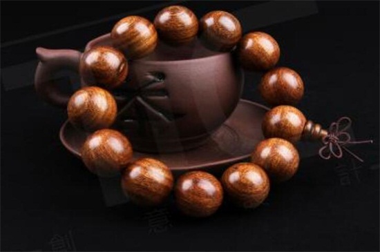 女人戴黃花梨手串好處